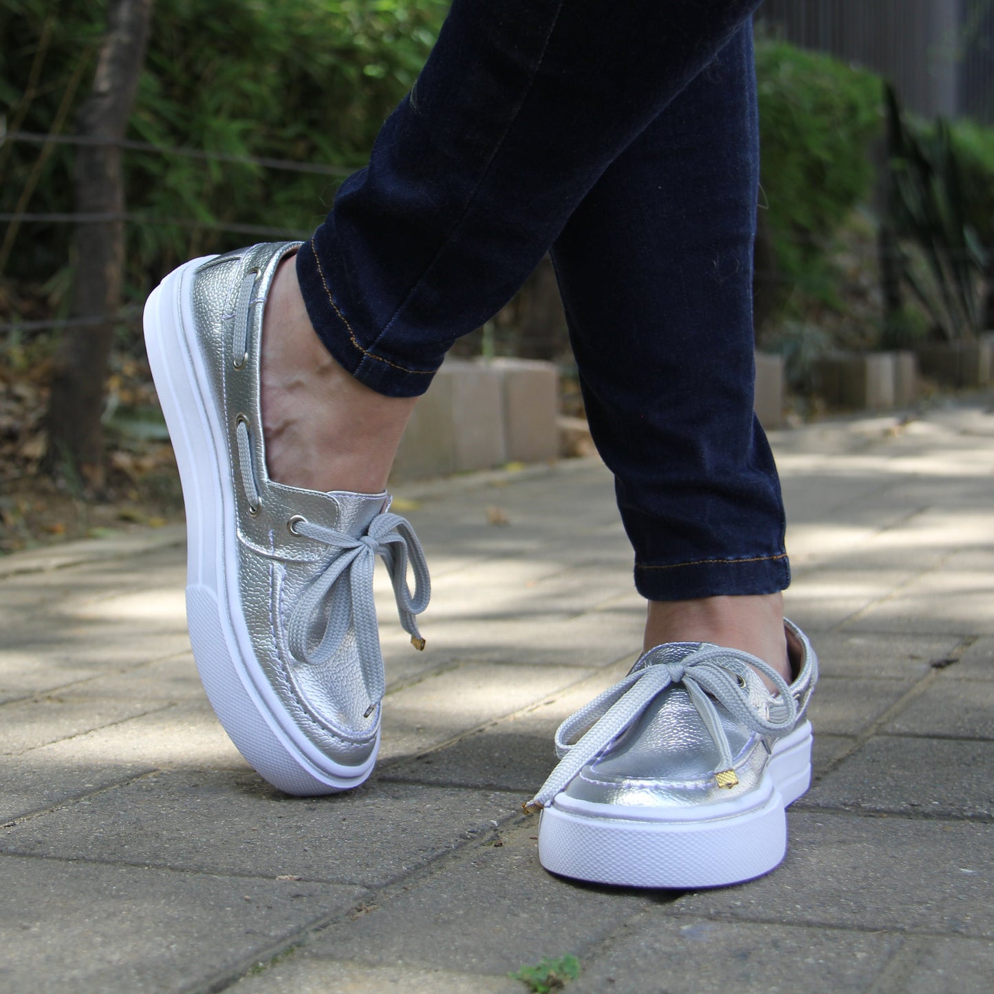 Mocasin Plano Plateado