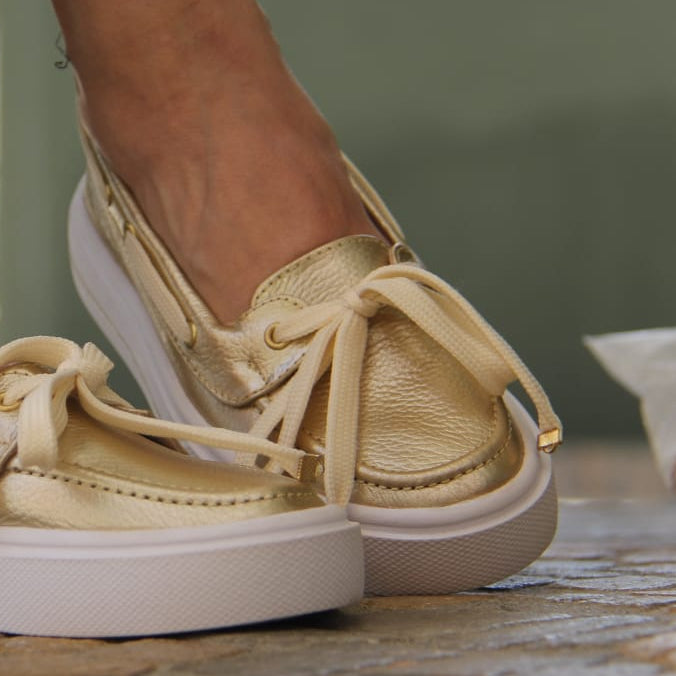 Mocasín Plano Dorado Cuero