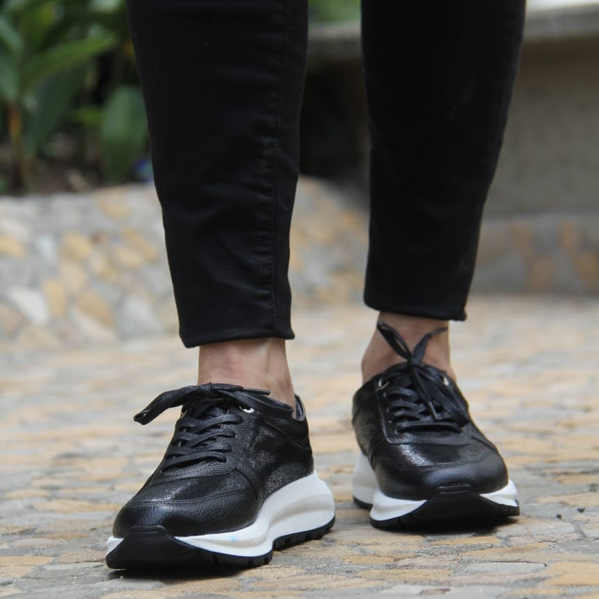 Tenis Negros Cuero